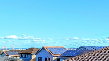 太陽光発電のkW単価はどのくらい?設置費用の相場や内訳、お得に設置する方法を解説