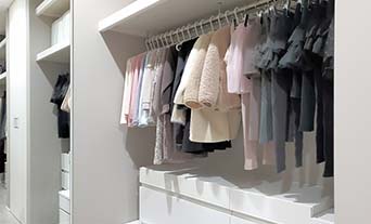 ウォークインクローゼット(WIC)は本当に必要?メリットや失敗しないコツを紹介!