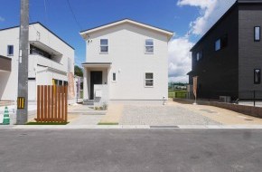 2階建て 4LDK 高屋東建売【東広島市】