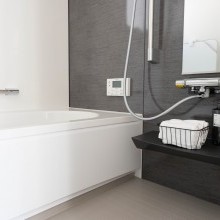 モダンでシックなバスルーム