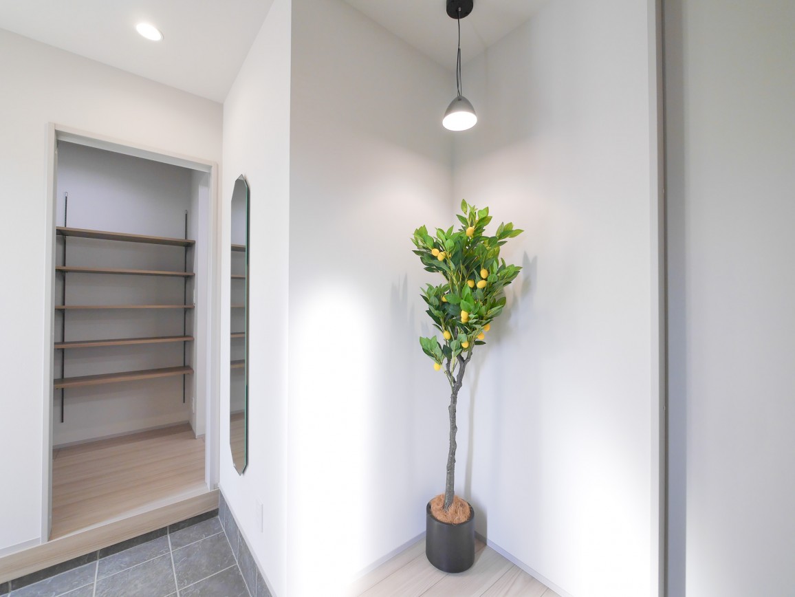 玄関＋パントリー