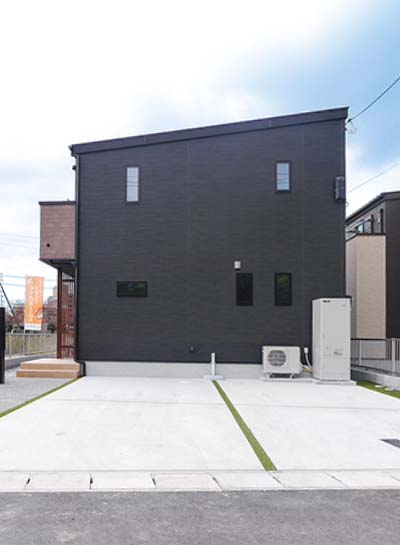 シックで落ち着いた外観