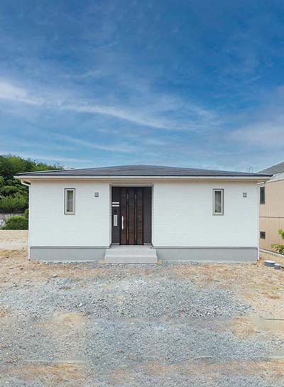 2帖の家事室×リビング収納設置で家事ラクなこだわりのある平屋