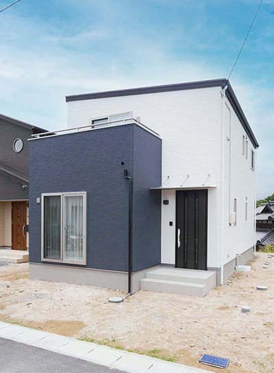 バルコニーからオーシャンビューを楽しめる家