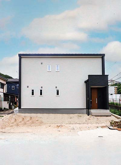 2階バルコニーは各部屋から出られる！利便性と家族の繋がりを兼ね備えた家