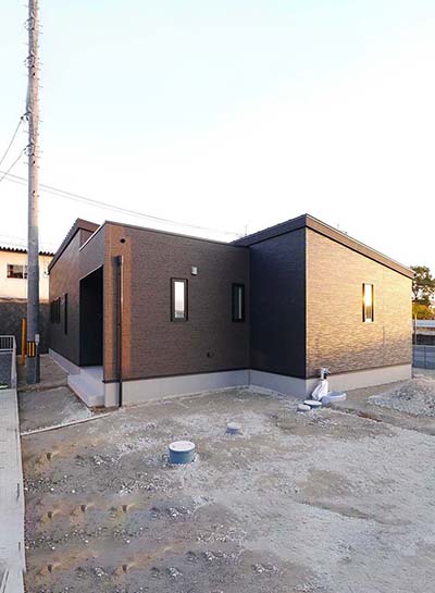 各部屋アクセントクロスを取り入れた、オシャレな平屋住宅