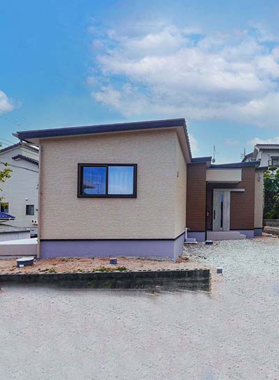 家の中と外がなだらかにつながる家