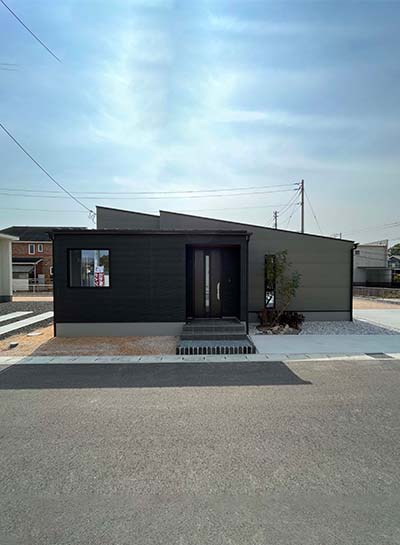 和と洋を感じられる、シンプルモダンスタイルの家