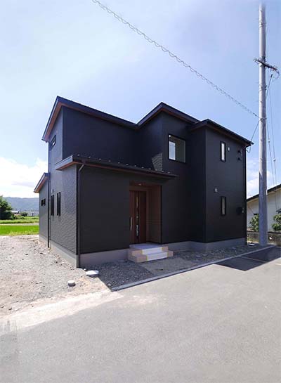 共有スペースを広く確保した、2階建てのお家