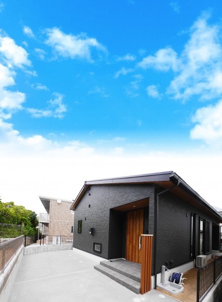 シンプルモダンで快適な暮らし、広々リビングと機能的なデザイン