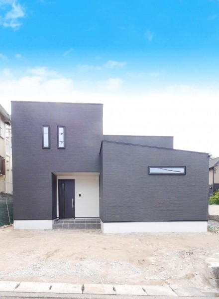 広々リビングでリラックス♪ 収納たっぷりで毎日スムーズ