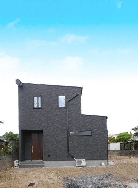 家族の未来を彩るシンプルモダンな住まい