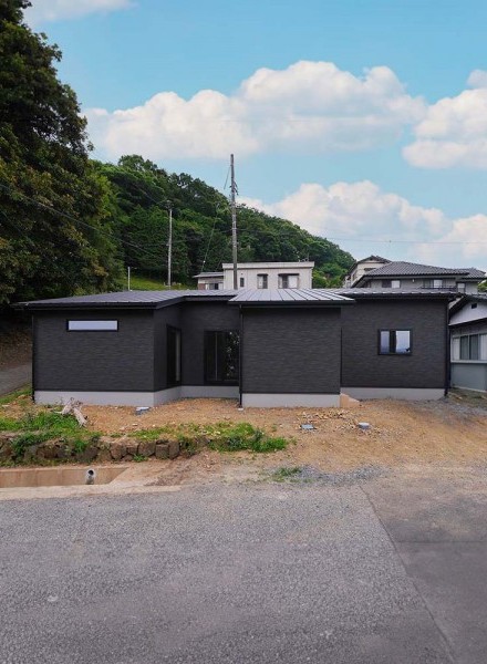 上質な空間が広がる、落ち着きのある平屋デザイン