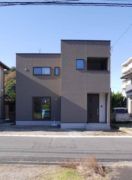 静かな存在感を放つデザイン住宅
