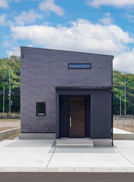 光を取り入れる広々とした空間のある住まい