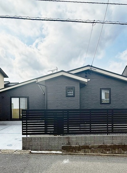 家族みんなで楽しむ！広々LDKが主役の平屋住宅