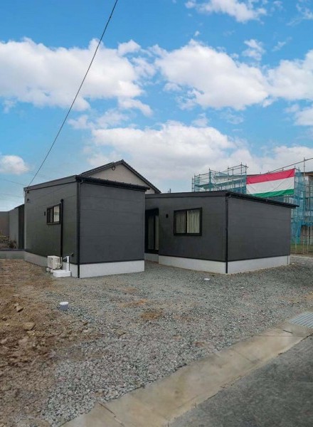 コントラストが奏でる都会的な住まい