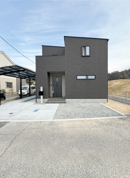 シンプル×スタイリッシュ!開放感あふれる2階建てハウス