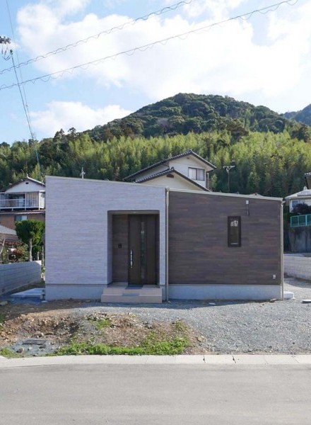 木の温もりとスタイリッシュな佇まい