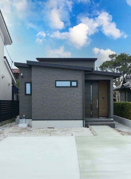 静けさの中に宿る、存在感のある家