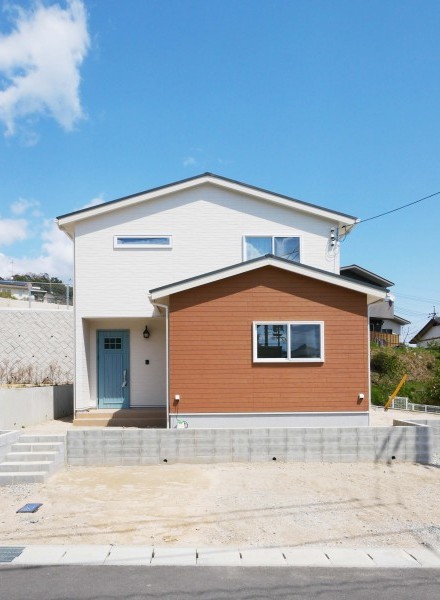 和と洋が調和する、心地よい2階建ての住まい