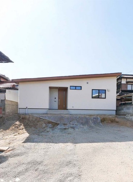 そっと寄り添い、深く包み込む平屋住宅