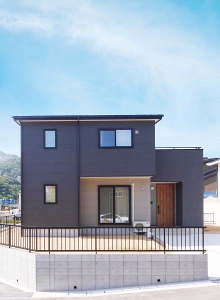 光と風が通る、バルコニーと暮らし上手な家