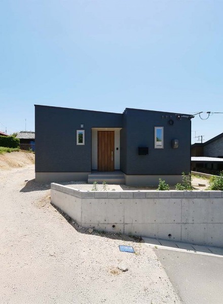 暮らしをスマートに整える、シンプルモダンの平屋