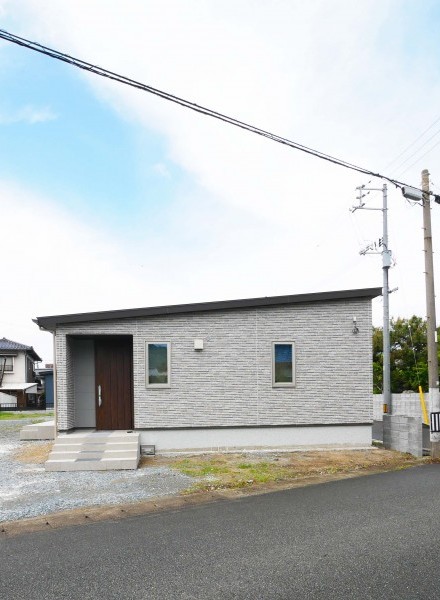 和室とLDKの一体感を楽しむモダン平屋の家