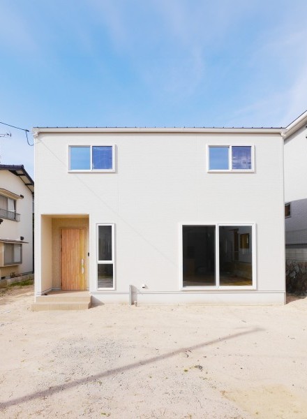 家族の暮らしにフィットする、和と洋が調和した住まい