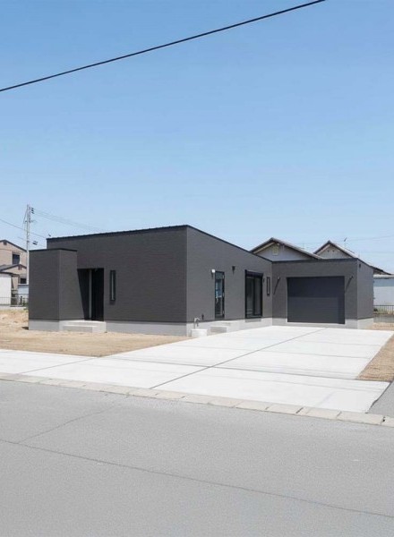 直線美が映える、スマートな暮らしのカタチ