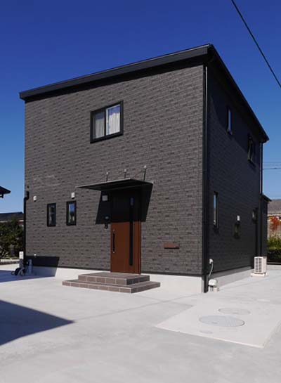 暮らす人をやさしく包み込むくつろぎの家