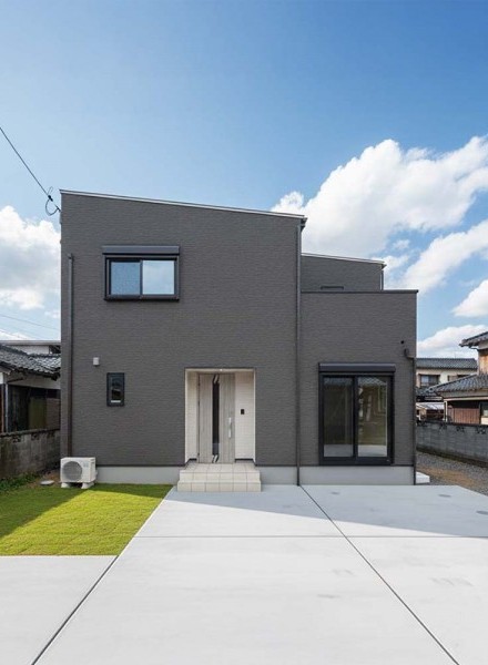 上質なグレーが映える、洗練の住まい