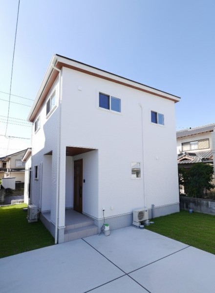 凛とした佇まいに、ぬくもりを感じる住まい