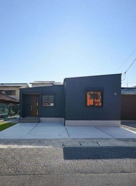 暮らしに寄り添う、コンパクト×モダンの平屋住宅