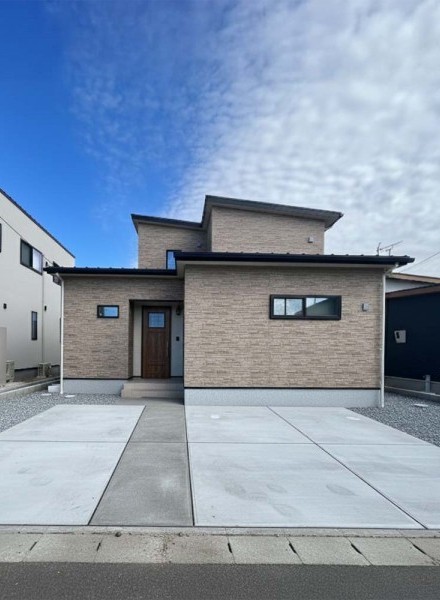 素材の風合いが映える、洗練ナチュラルデザイ