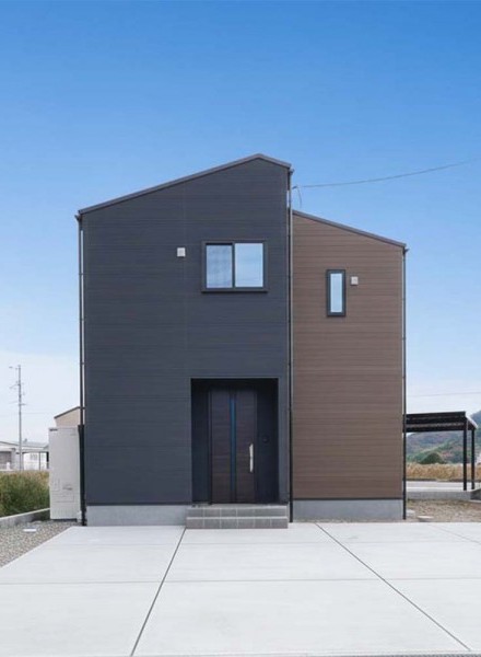 縦に整う、シンプルモダンの家