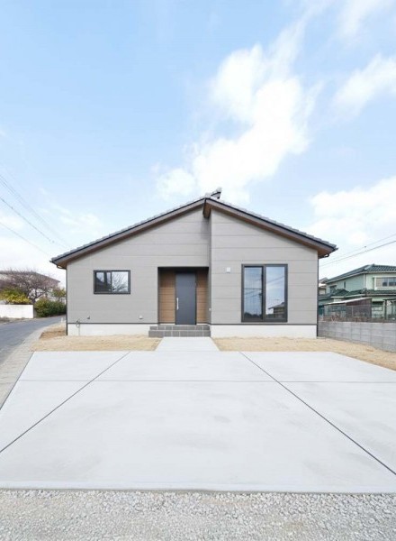 静けさと心地よさを纏う、ナチュラルモダンな平屋