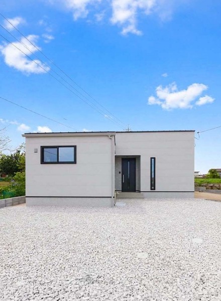 光に包まれる、やさしい平屋の住まい