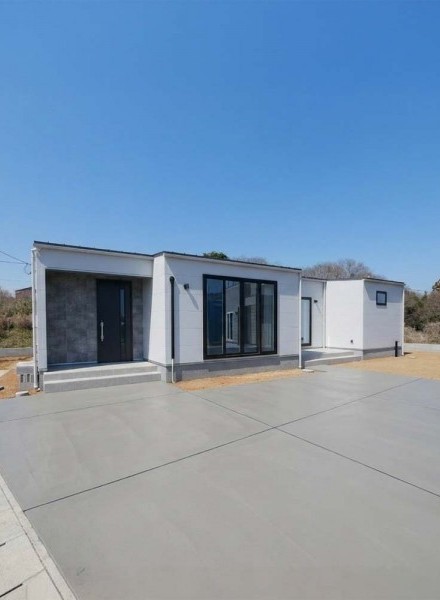 モノトーンで統一した、スタイリッシュな平屋の住まい