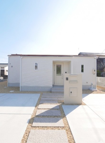 光と余白を楽しみながら暮らす平屋の住まい