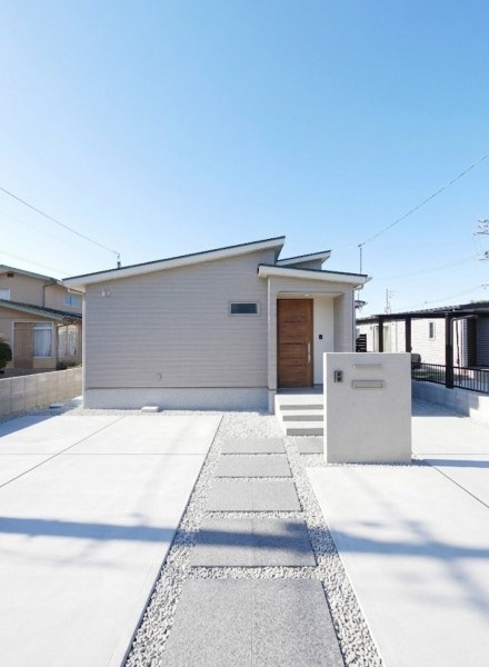 家族の動きに寄り添う、収納上手な平屋