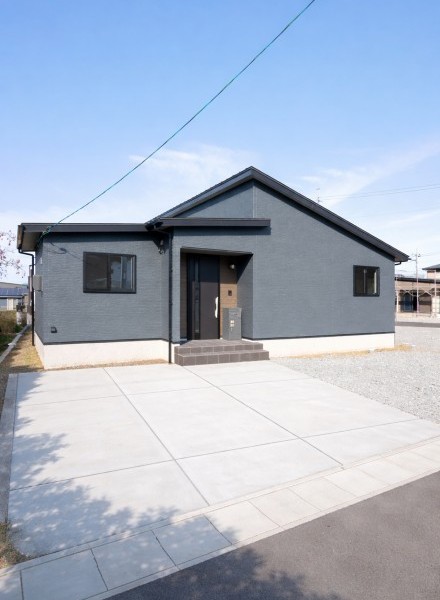 キッチンを中心に、心地よく巡る平屋の暮らし