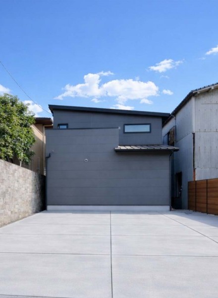 光と空間が広がる、開放感あふれる住まい