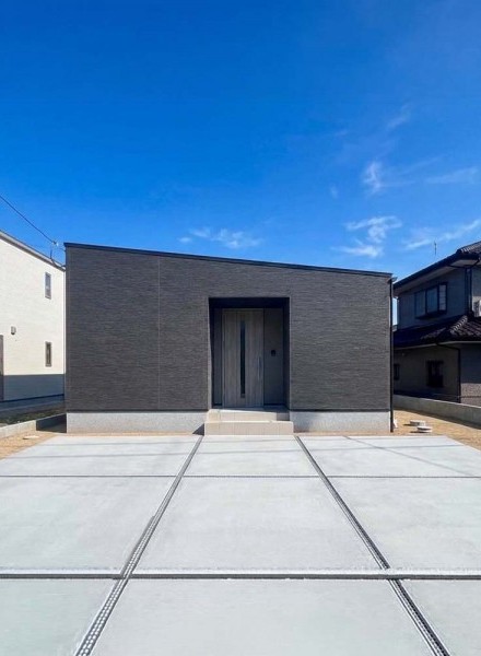 開放感と落ち着きを両立したシンプル平屋
