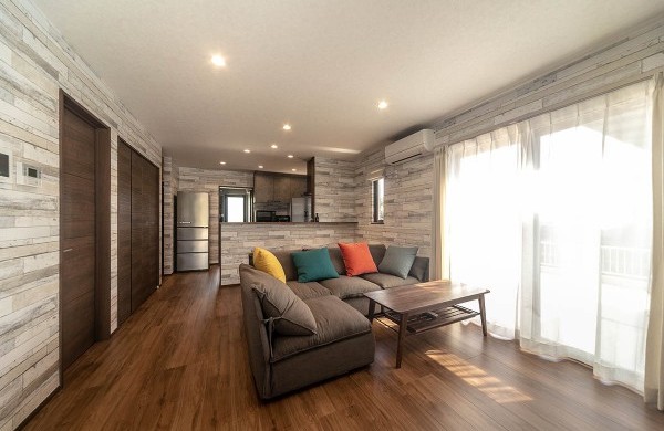 趣味を楽しみ人生を謳歌するビルトインガレージ平屋